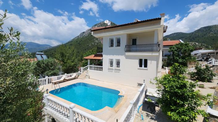 Image No.4-Villa / Détaché de 7 chambres à vendre à Uzumlu