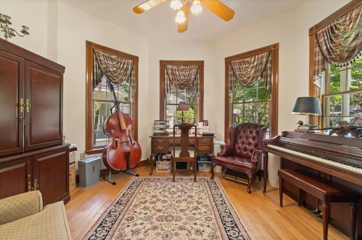 Image No.10-5 Bed House for sale