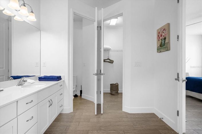 Image No.36-7 Bed Property for sale