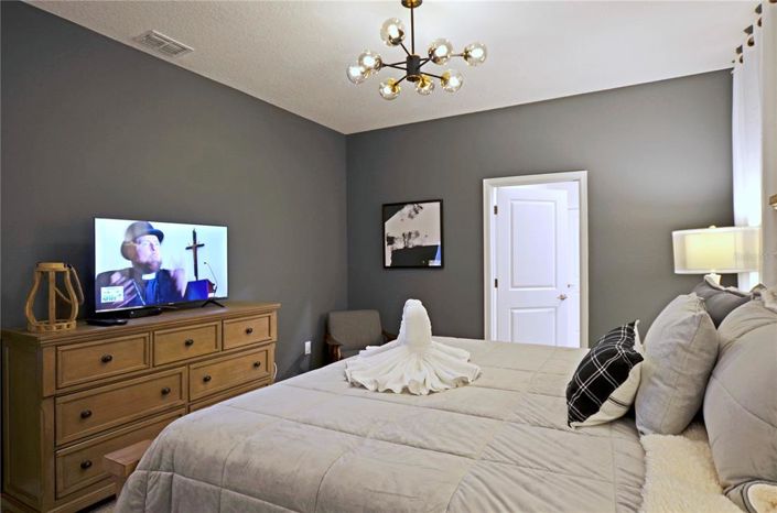 Image No.7-9 Bed House for sale