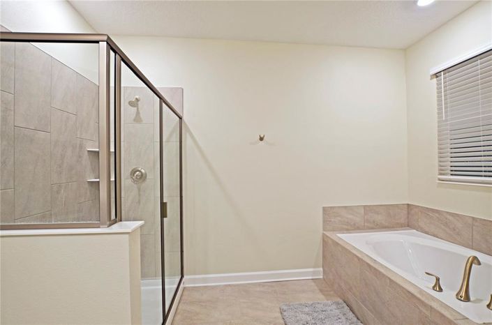 Image No.8-9 Bed House for sale