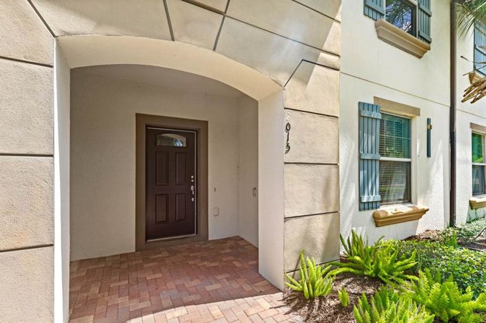 Image No.20-5 Bed Townhouse for sale