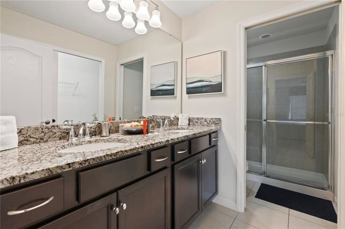 Image No.15-5 Bed Townhouse for sale