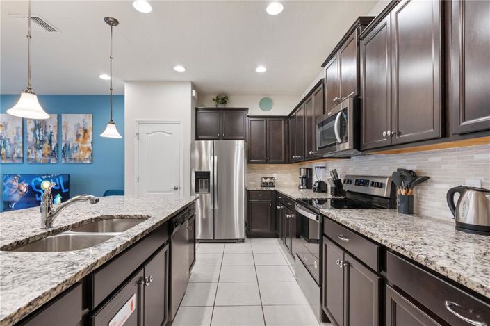 Image No.5-5 Bed Townhouse for sale