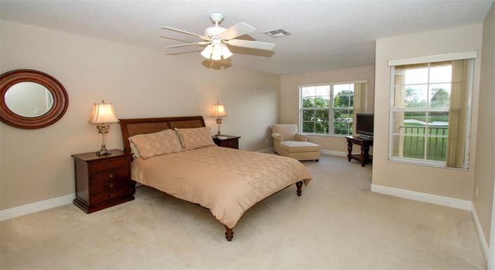 Image No.20-3 Bed Townhouse for sale