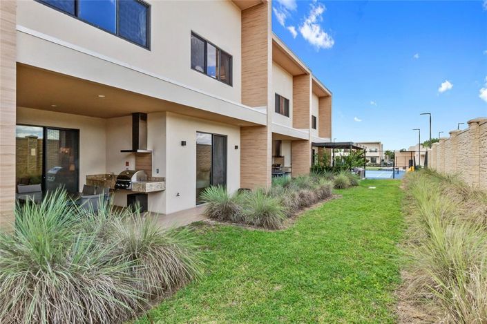 Image No.30-4 Bed Townhouse for sale