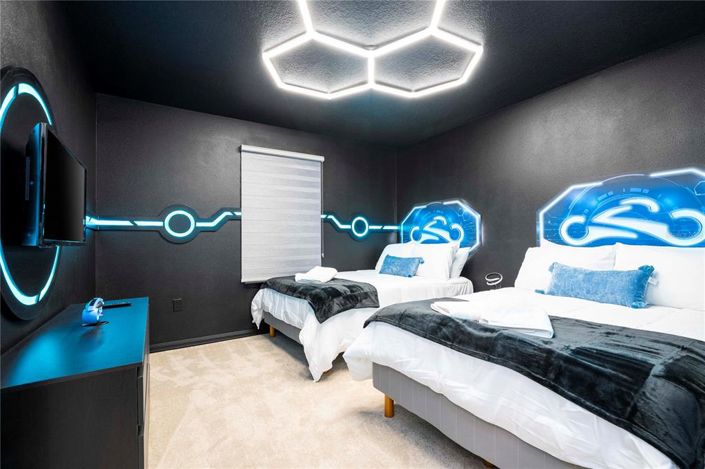 Image No.43-7 Bed Property for sale