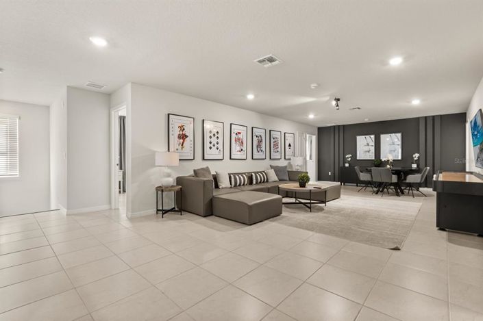 Image No.20-8 Bed Property for sale