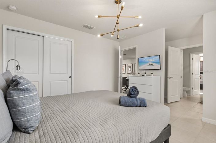 Image No.23-8 Bed Property for sale