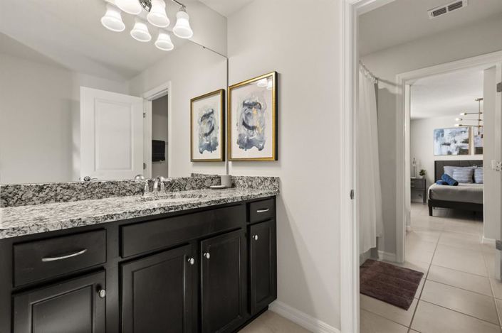 Image No.24-8 Bed Property for sale