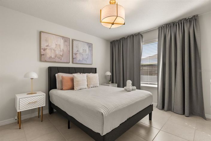 Image No.25-8 Bed Property for sale