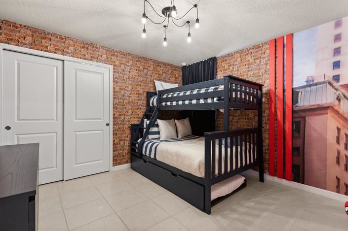 Image No.28-8 Bed Property for sale