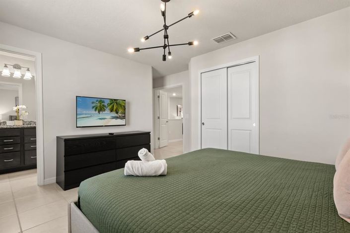 Image No.32-8 Bed Property for sale