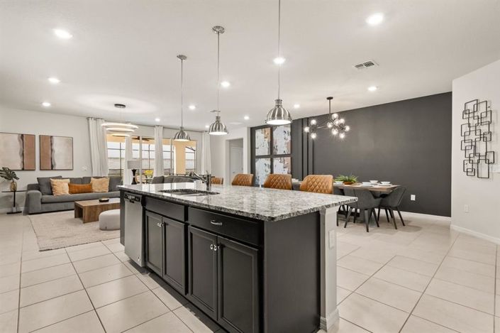 Image No.4-8 Bed Property for sale