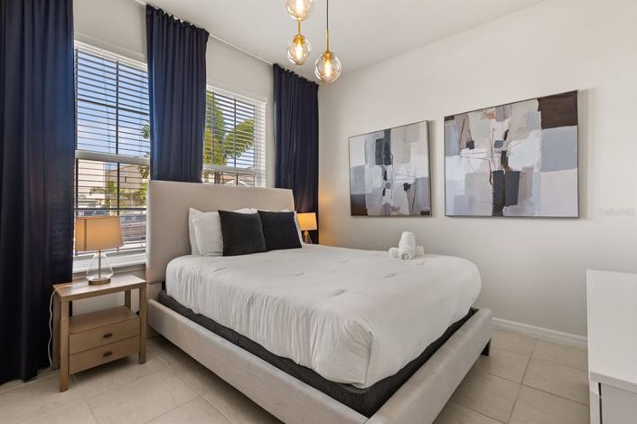 Image No.7-8 Bed Property for sale