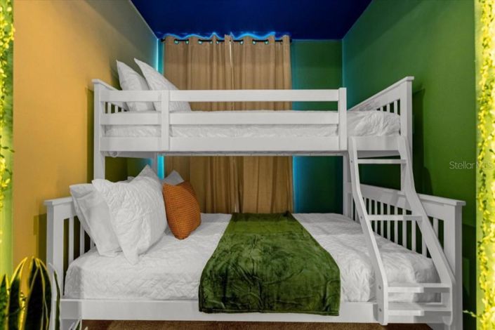 Image No.33-5 Bed Townhouse for sale