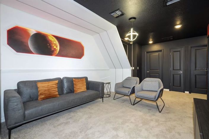 Image No.17-5 Bed Townhouse for sale