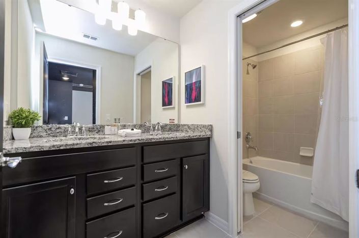 Image No.30-5 Bed Townhouse for sale