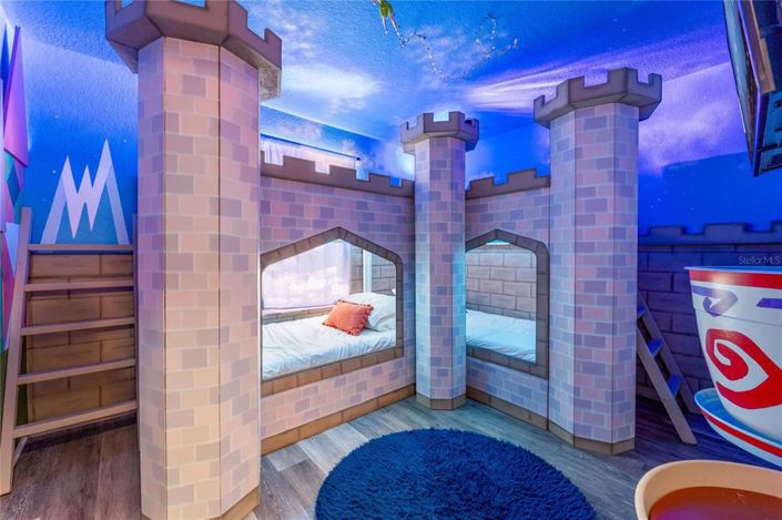 Image No.2-4 Bed Townhouse for sale