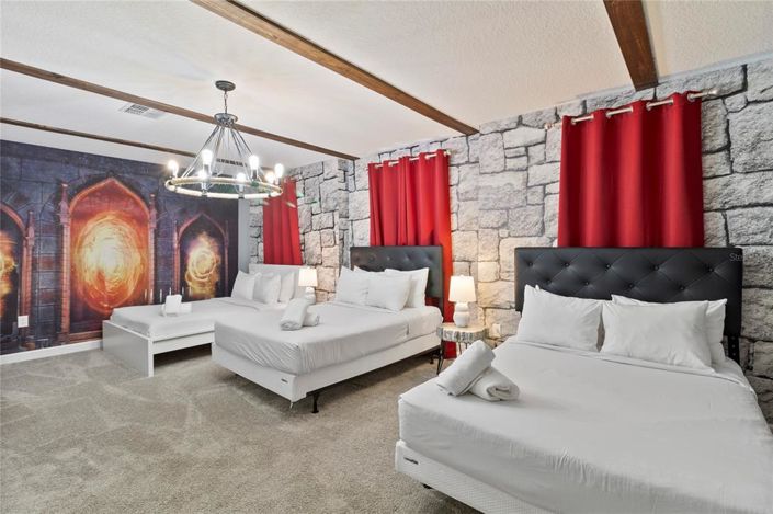 Image No.38-10 Bed House for sale