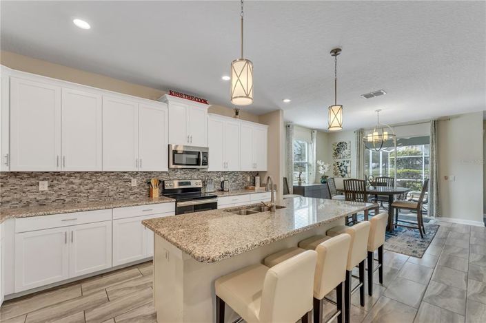 Image No.12-6 Bed Property for sale