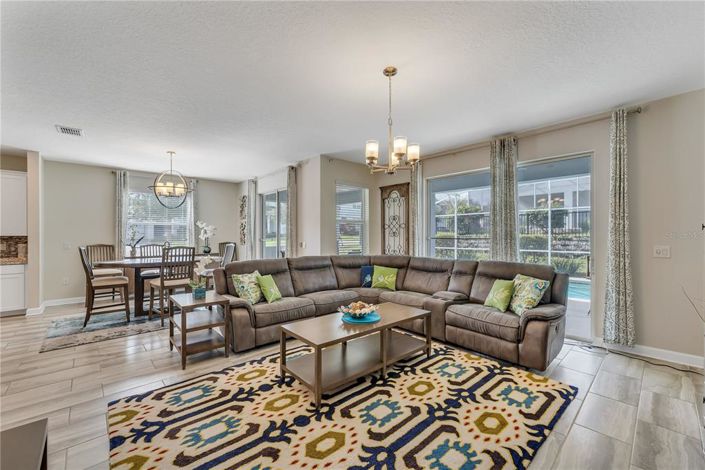 Image No.8-6 Bed Property for sale