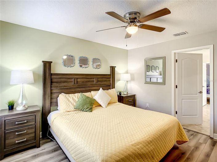 Image No.27-8 Bed House for sale