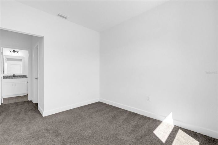 Image No.24-4 Bed Townhouse for sale