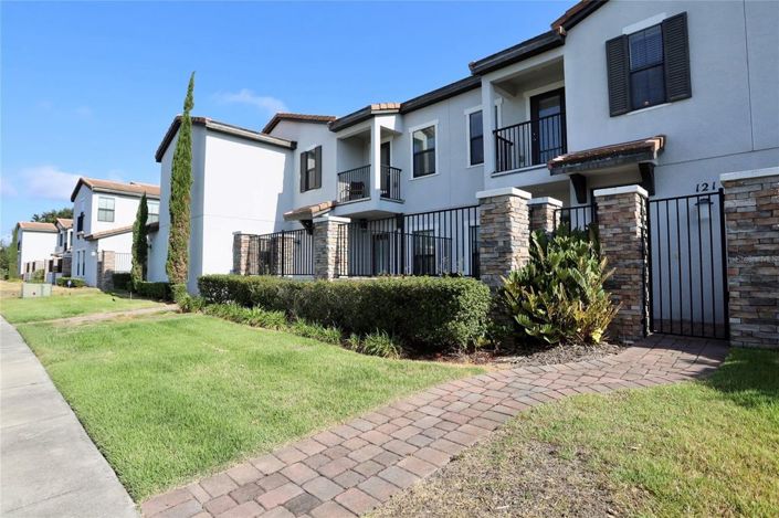 Image No.8-2 Bed Townhouse for sale