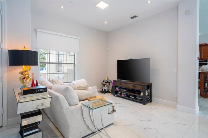 Image No.15-4 Bed House for sale