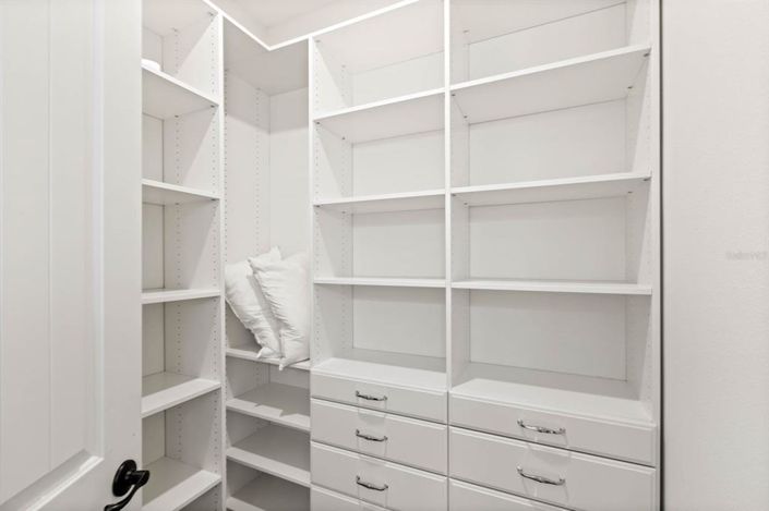 Image No.18-5 Bed House for sale