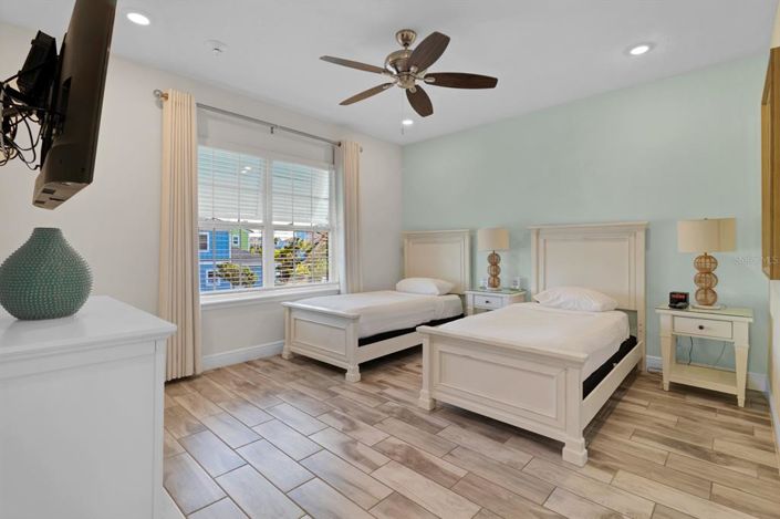 Image No.35-8 Bed House for sale