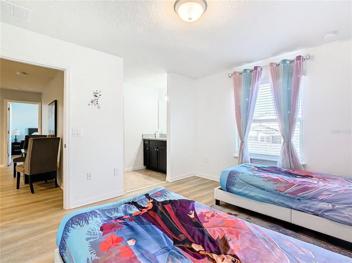 Image No.29-8 Bed House for sale