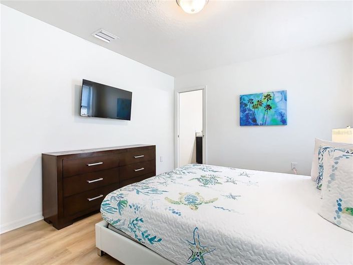 Image No.33-8 Bed House for sale