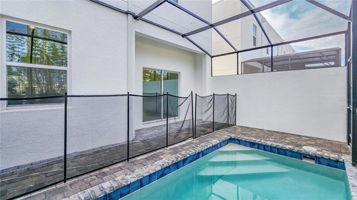 Image No.16-5 Bed Townhouse for sale