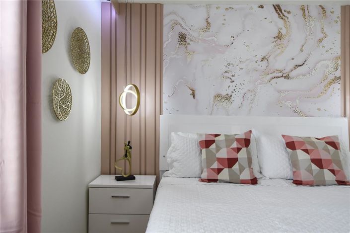 Image No.48-10 Bed House for sale