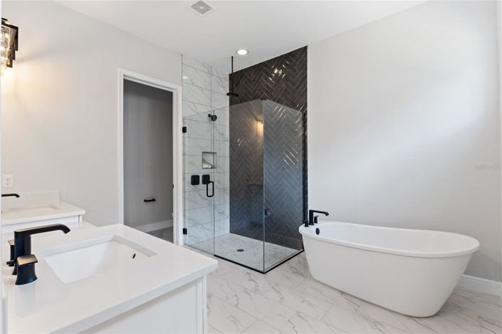 Image No.24-4 Bed House for sale