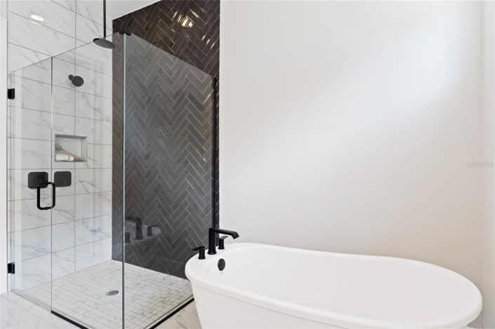 Image No.25-4 Bed House for sale