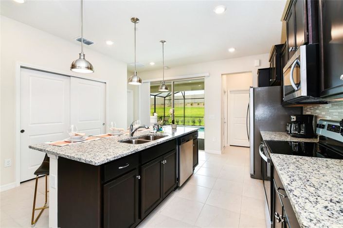 Image No.20-5 Bed Property for sale