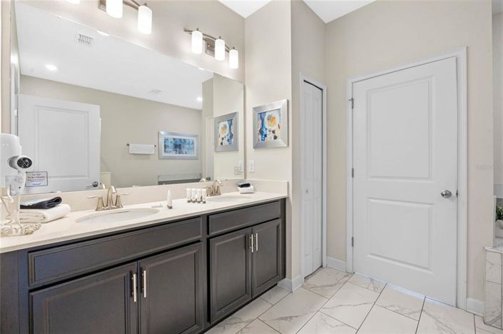 Image No.20-9 Bed Property for sale