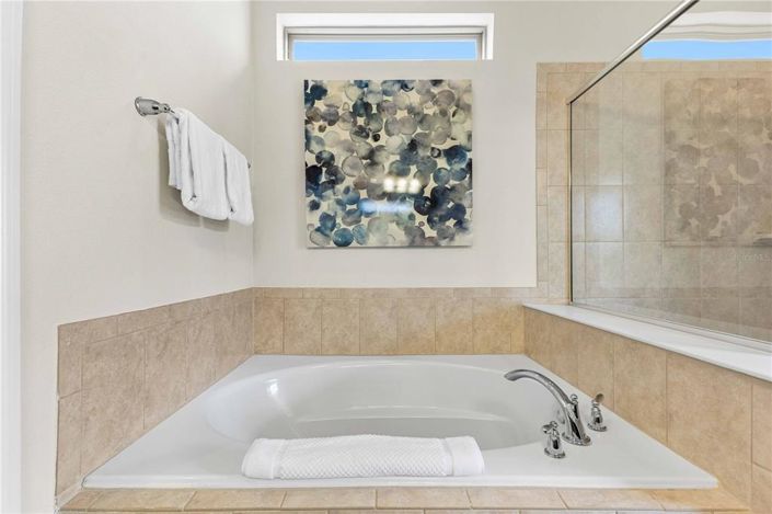 Image No.16-6 Bed House for sale