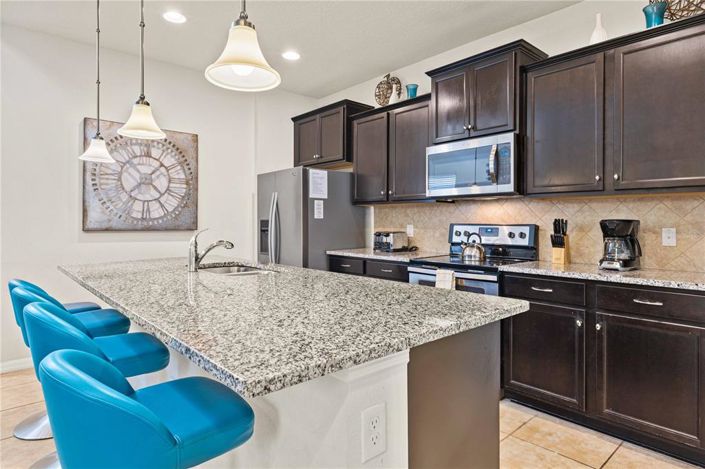 Image No.8-6 Bed House for sale