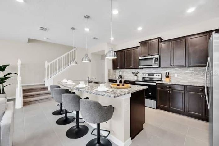 Image No.15-5 Bed Townhouse for sale