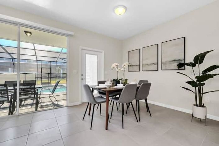 Image No.17-5 Bed Townhouse for sale