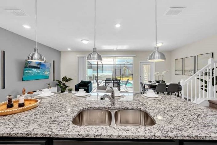 Image No.19-5 Bed Townhouse for sale