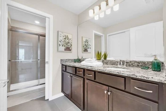 Image No.25-5 Bed Townhouse for sale