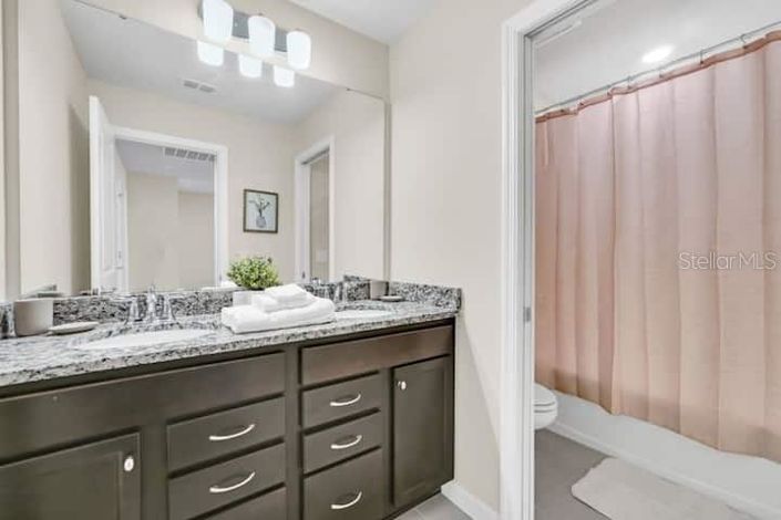 Image No.26-5 Bed Townhouse for sale