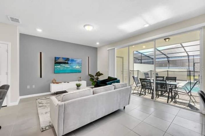 Image No.8-5 Bed Townhouse for sale