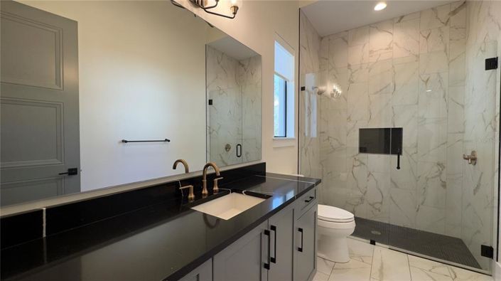 Image No.26-5 Bed House for sale