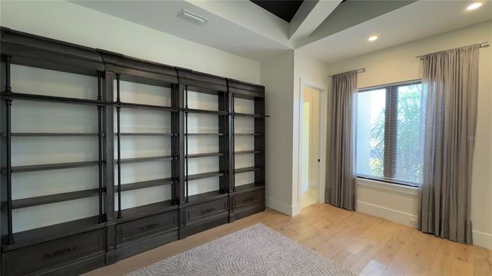 Image No.27-5 Bed House for sale